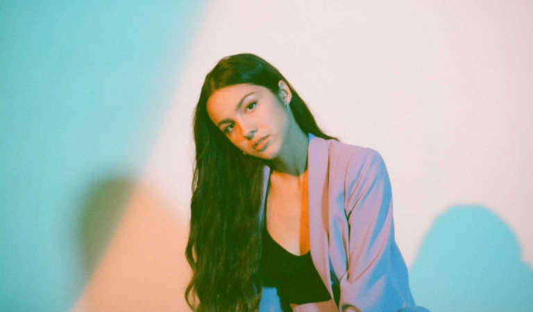 Olivia Rodrigo plays on Colbert and NPR’s Tiny Desk: Watch Olivia Rodrigo plays on Colbert and NPR’s Tiny Desk: Watch